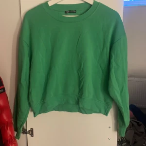 Tröja  - Grön tröja från zara i stl s, 70kr