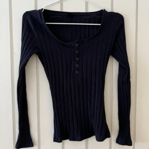 Långärmad  - Stretchig skön långärmad, köparen står för frakten på 49kr 