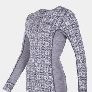 KARI-TRAA SET - underställ  - Säljer nu mitt nya underställ från kari traa! Använt en gång men säljer nu då jag beställde en lite för stor storlek. Om du har s/m kan du definitivt ha setet. 100% Merinoull och jag säljer nu båda för 680kr! Först i kvarn.