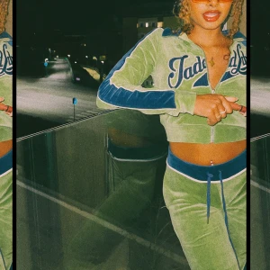 Green Velour Jaded London - Säljer min green velour från jaded london  Strl uk 6 i båda. Alltså XS  Nypris: 1500kr  Sitter som en smäck.