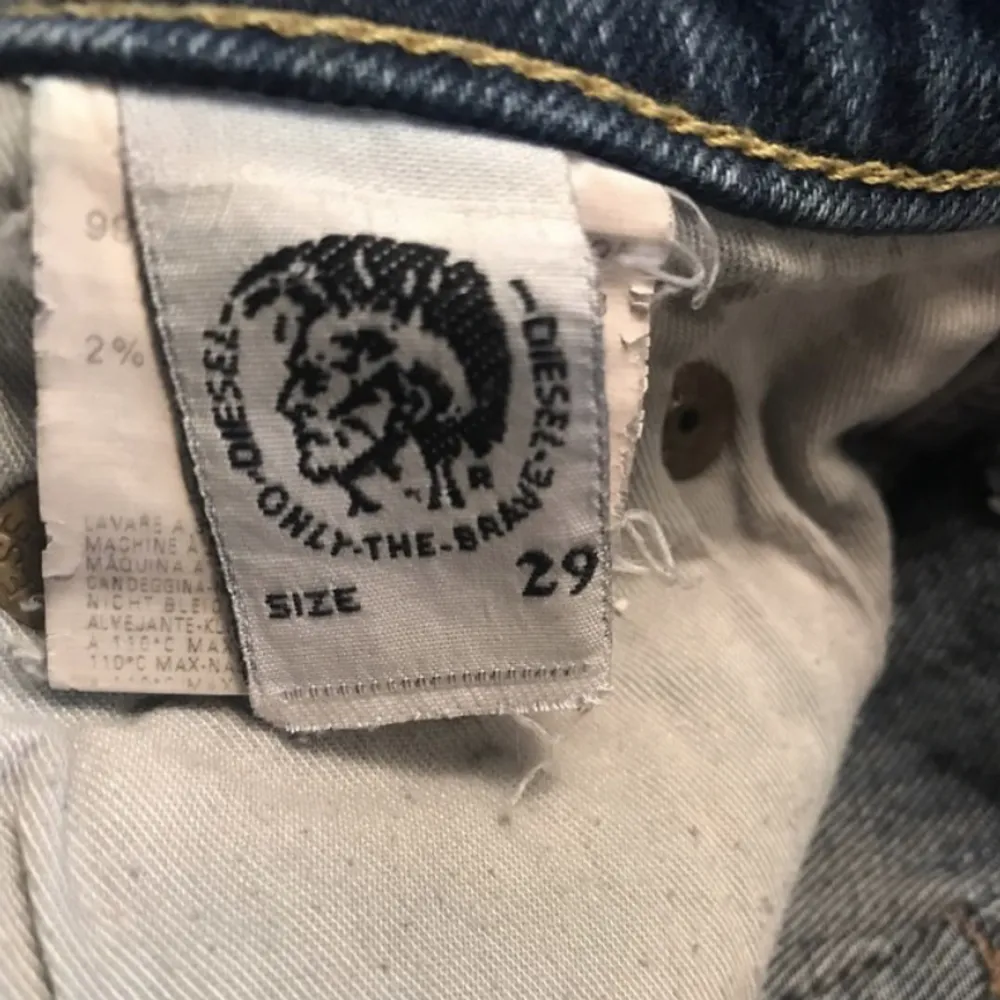 Riktigt fina bootcut jeans med en perfekt tvätt. Beställde dom nyligen men dom var för små. 29x32. Skriv ifall du vill ha fler bilder eller innan du tänkt köpa. . Jeans & Byxor.