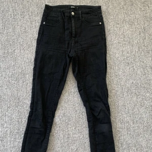 Bik bok svarta jeans  - Tajta jeans storlek M i gott skick 