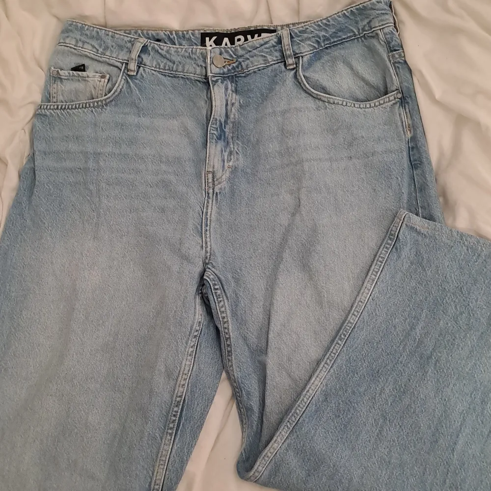 Storkle XL och modell straight. Inget slitage.. Jeans & Byxor.