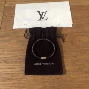 LV keep it bracelet  Sparsamt använd armband från Louis Vuitton ( Keep it damier)  Kvitto skickas med