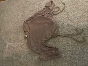 Rosa beige tröja med knytning i sidan - Topp med knytning i sidorna