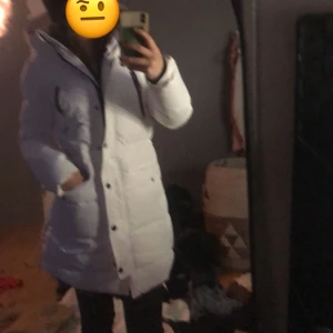 Kan gå ner i pris vid snabb affär  - Köpt i sommras bara använd några gånger såklart kommer jag kemtvätta jackan innan någon köpa den 