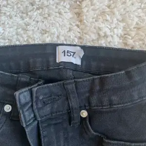 Midwaist skinny jeans från lager 157. Inte använda och har ingen skador eller sånt så är som nya. Köpte för 400 säljer för 200 kr. Skriv om ni undrar något.
