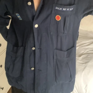 Zara jacka - Supercool jacka från zara med tillkommande bälte i midjan! Storlek 36