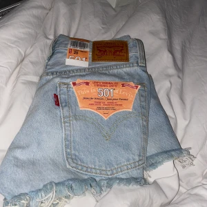 Levis 501 - Levis 501 jeansshorts i storlek 25 som tyvärr var försmå för mig. Helt nya, endast provade.