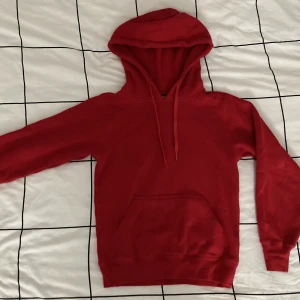 Röd hoodie - Röd oversized hoodie med stor huva, hade passat S också