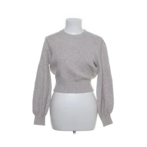 Stickad tröja  - Superlyxigt stickad tröja från & other stories!