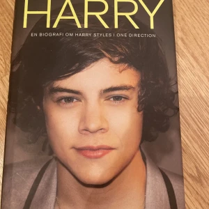Bok om Harry styles  - En bok om Harrys styles! Avtagbart omslag❤️