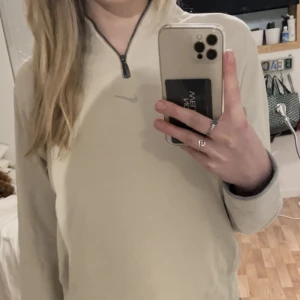 Nike  - Super cool vintage Nike tröja!! Säljer på grund av att den inte kommer till användning💗