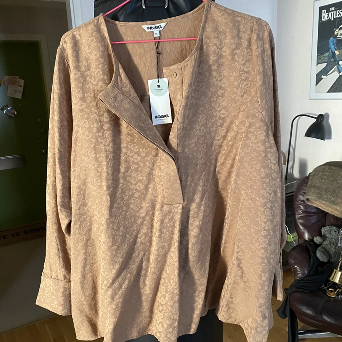 Blusen i finaste färgen NÅGONSIN!