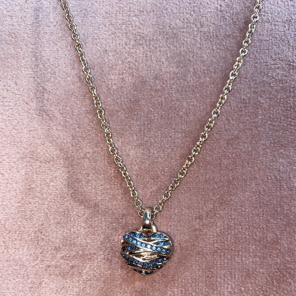 jättegulligt GUESS halsband💙  - 90