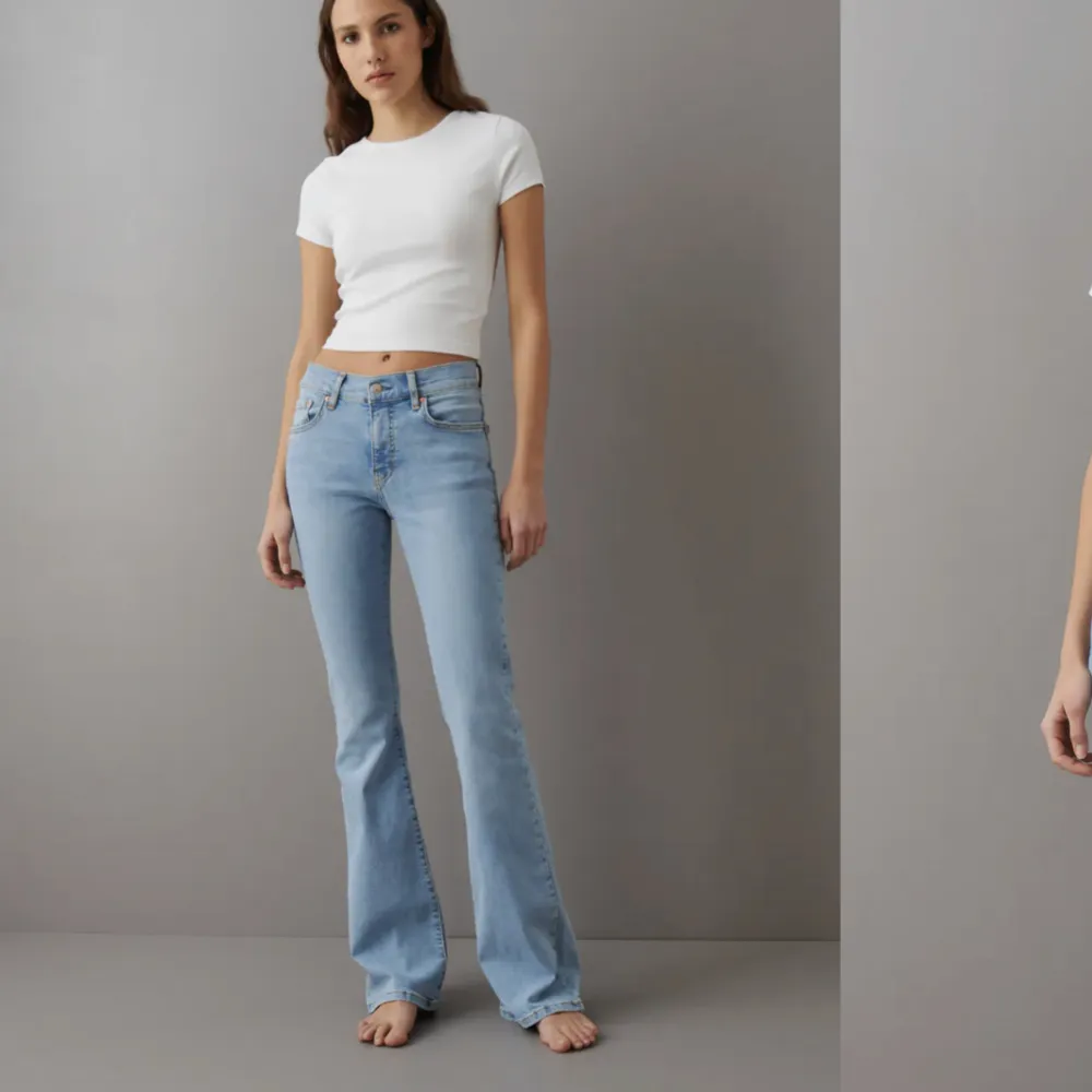 Ett par jätte fina ljusblåa low waist jeans från Gina , säljer pågrund av fel storlek 😍. Jeans & Byxor.