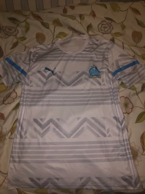 Marseille tröja - Storlek M, använd 1 gång. Skriv för mer info