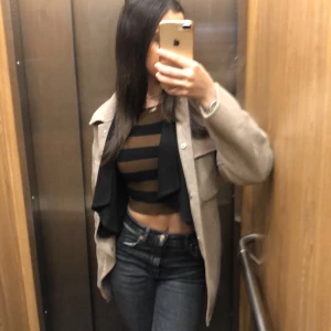 Kööp - Jätteefina byxor ifrån zara i storlek 38