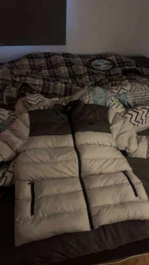 Lacoste jacka  - En Lacoste jacka använd en gång 