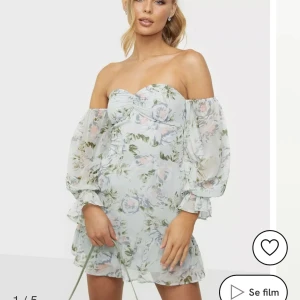 Lovestruck Florence Dress - Jätte söt sommarklänning! Aldrig använt och prislapparna är fortfarande kvar. (Nypris 499) Köparen står för frakt!🤍😊