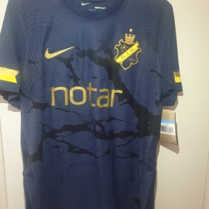 AIK Royal Europa Edition - Oanvänd, prislapp, Helt ny storlek M