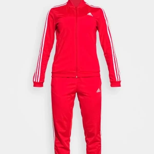 Röd adidas dress - Adidas dress skriv för mer bilder Bra skick