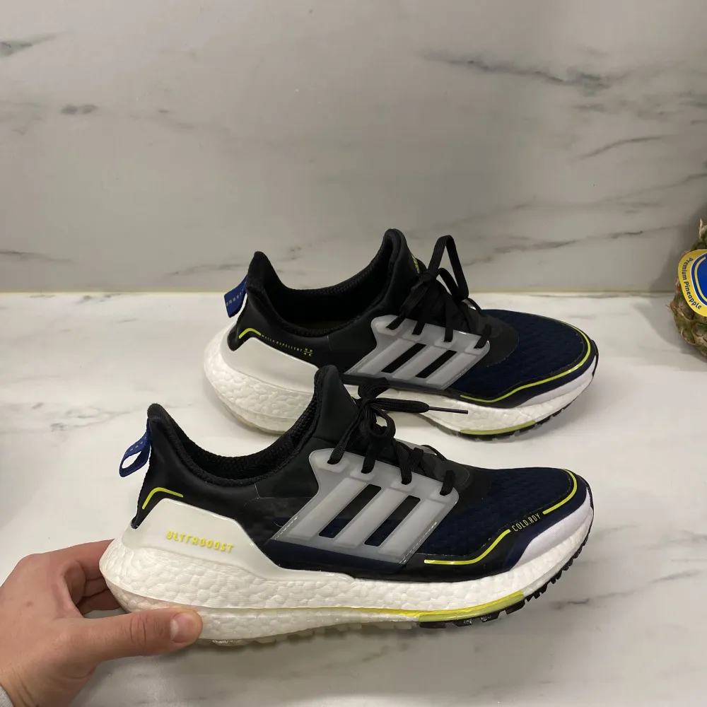 Adidas ultraboost 22 5/5 storlek 42. Skor.