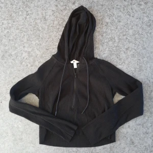 Hoodie stl M - Hoodie från H&M stl M. Oanvänd.