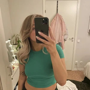 grön topp - storlek S! 