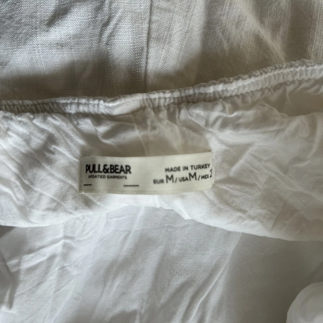 Vit klänning med öppen rygg  - 91