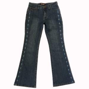 Unika y2k bootcut jeans! PS: Kolla igenom mitt konto ni kommer hitta många y2k och vintage plagg! 