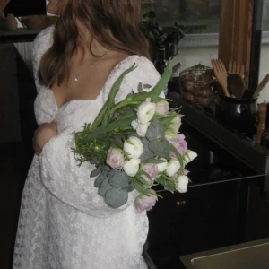 Ida Carlsson klänning - Slutsåld klänning av Ida Carlsson kollektion med NA-KD i storlek 32. Den finns även att köpa i 34 och 36 på min profil har även fler klänningar av kollektionen på min profil, in o kika om du vill. Aldrig använd, lapparna sitter kvar. priset kan diskuteras