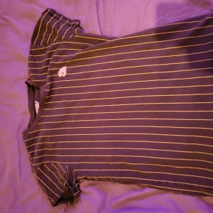 Fin grön t shirt - Schysst och fin t shirt, skick 9/10 
