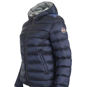 Blå Colmar jacka  - Säljer min mörkblåa marin Colmar jacka. Säljer billigt pga av ett litet hål inuti jackan och använder den inte så mycket. Pris kan diskuteras, skriv för fler bilder och information mm.☺️