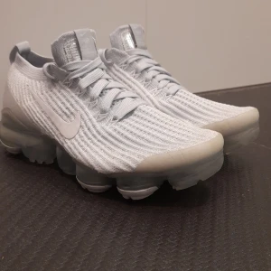 Nike vapormax  - Nike vapormax ⬜️bra skick ✅️utan box 📦 äkta