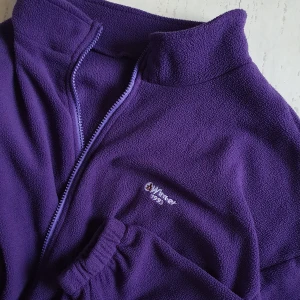 fleece  - använd men i gott skick. nypris 420kr.