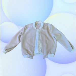 vintage love kofta  - knappt använd päls-aktig kofta!  väldigt mjuk och bekväm :)  köpt från frankrike [100% polyester]