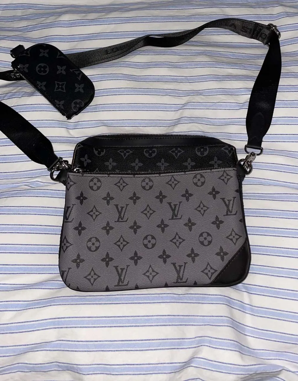 Louis Vuitton väska 1/1 kopia Pris kan diskuteras vid snabb affär. Accessoarer.