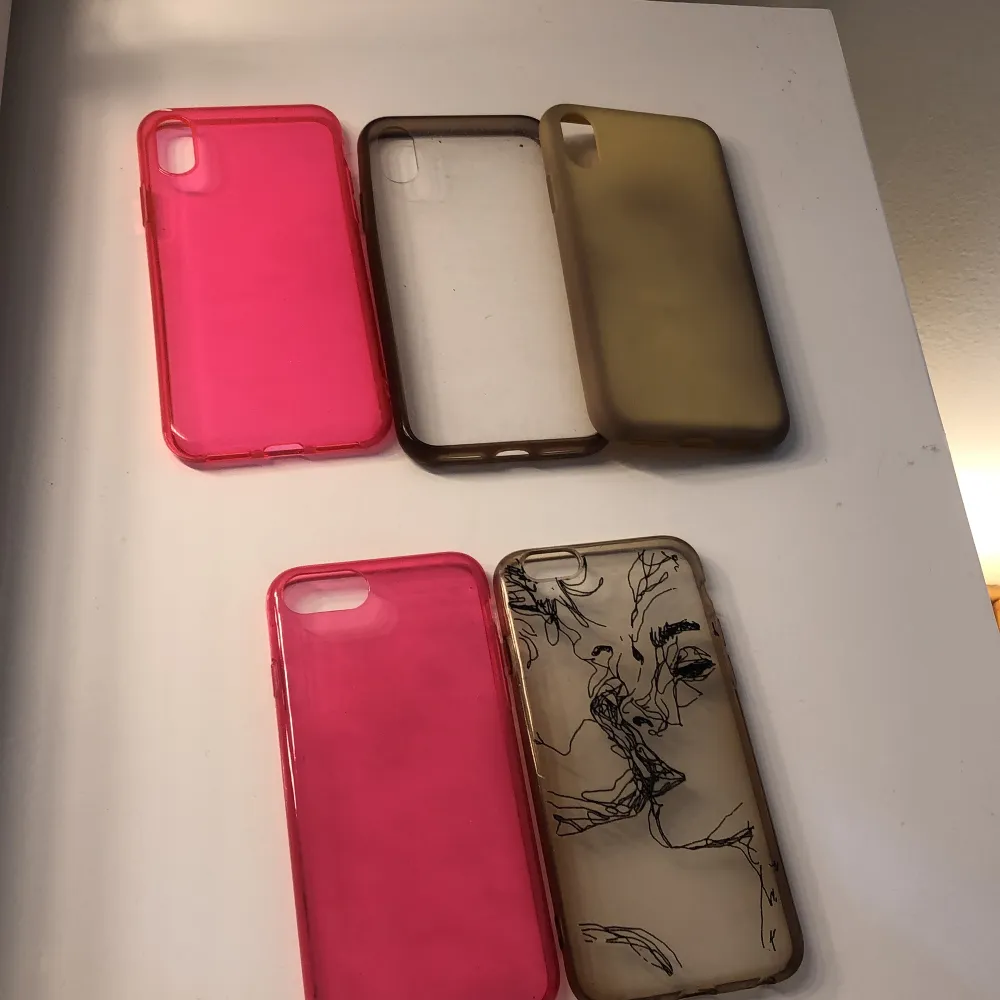6 st mobilskal tre är strl x IPhone , en är xr IPhone och två är iPhone 6🤍 ett av dem är smurfarna på . Övrigt.