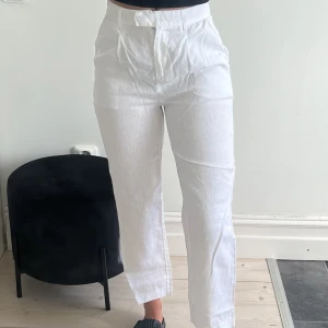 Linnebyxor - Linnebyxor från NA-KD i storlek 32 men passar 34. Aldrig använda💕