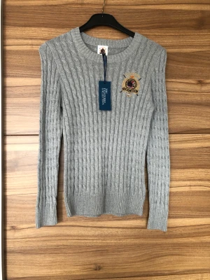 Tröja  - Ny tröja med prislapp