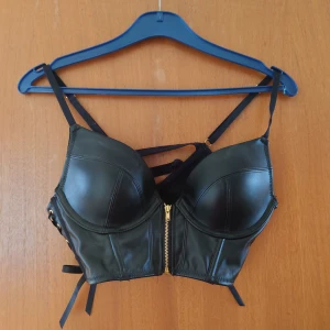 Hunkemöller  - Pushup, Storlek 75A men är definitivt som en B.  Aldrig använd 