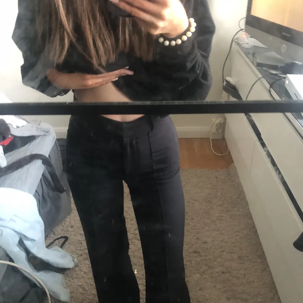 Jag säljer mina fina kostym byxor ifrån madlady i jätte fint skick, stl eu 32 L 30. Jeans & Byxor.