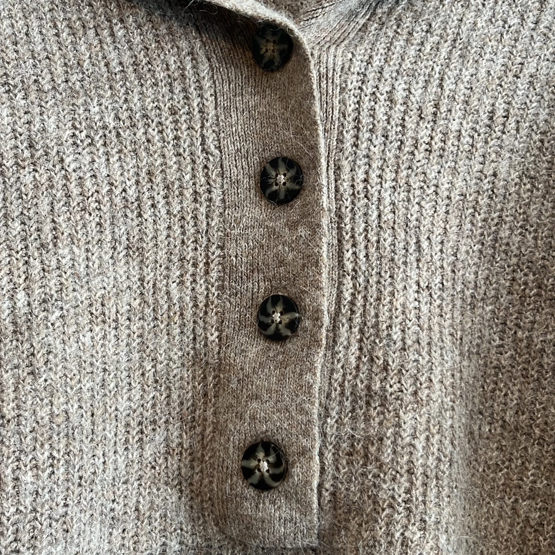 Stickad tröja från Gina Tricot - 90