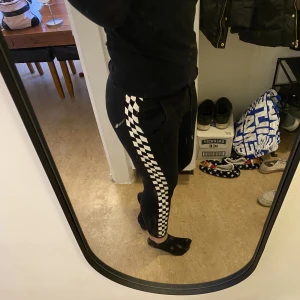 Mjukisbyxor (knappt använda) - Jättefina mjukis, tyvärr lite för små för mig så dom är knappt använda  Storlek M