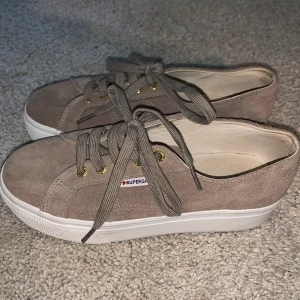 Superga sneakers  - Storlek 38. Använda 1 gång, nyskick. Kan skickas mot fraktkostnad.