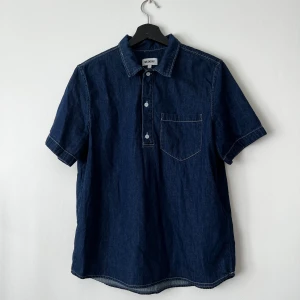 Weekday Kortärmad Skjorta - Kortärmad Skjorta från Weekday i storlek S! Superfint skick!