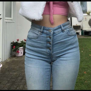 Jeans - Säljer dessa jeansen då de blivit för små för mig🙈