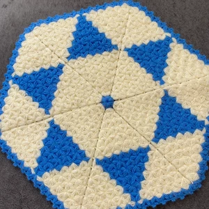 Handgjord tvättlapp🦋 - Superfin handgjord tvättlapp i form av en hexagon. Löddrar upp tvål så bra! Frakt på 13 kr tillkommer. Skriv om du har frågor💙🧼
