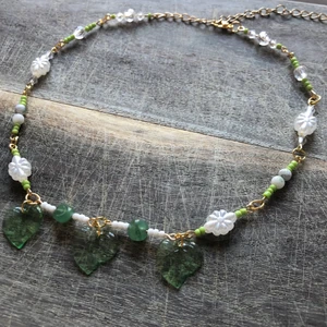 Halsband med aventurin och trädagat  - Handgjort halsband med äkta grön aventurin och trädagat 💚 betalning via swish 🌙